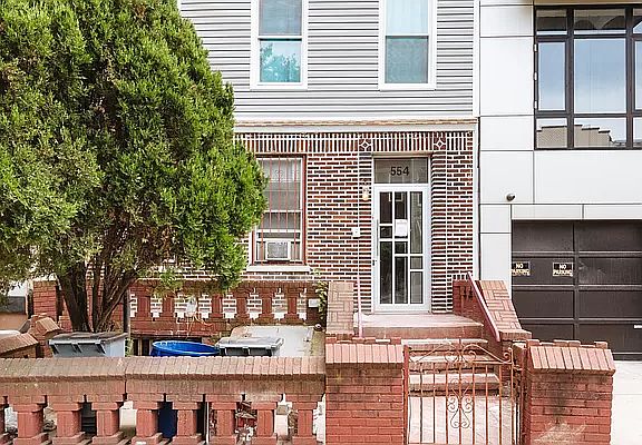 4th image of 554 Lafayette Ave