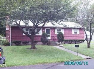 65 Macon Dr, Bridgeport, CT 06606