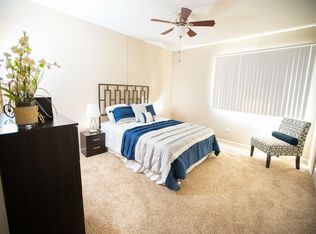 136 Greenway Trl #1-1100B, Carol Stream, IL 60188