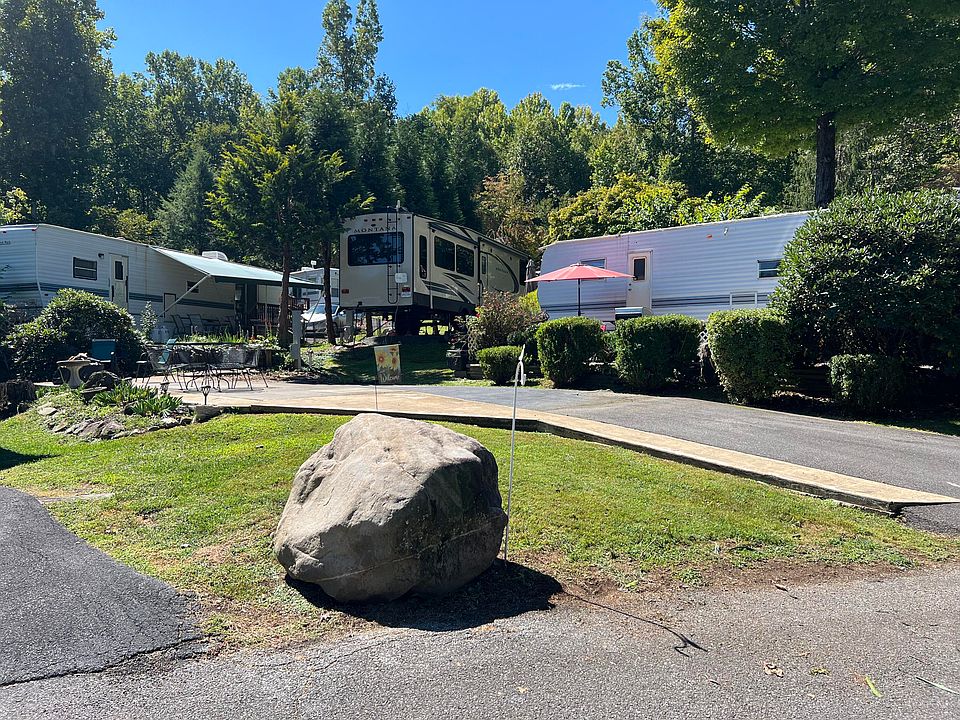 1st image of 4229 E Pkwy Lot 75