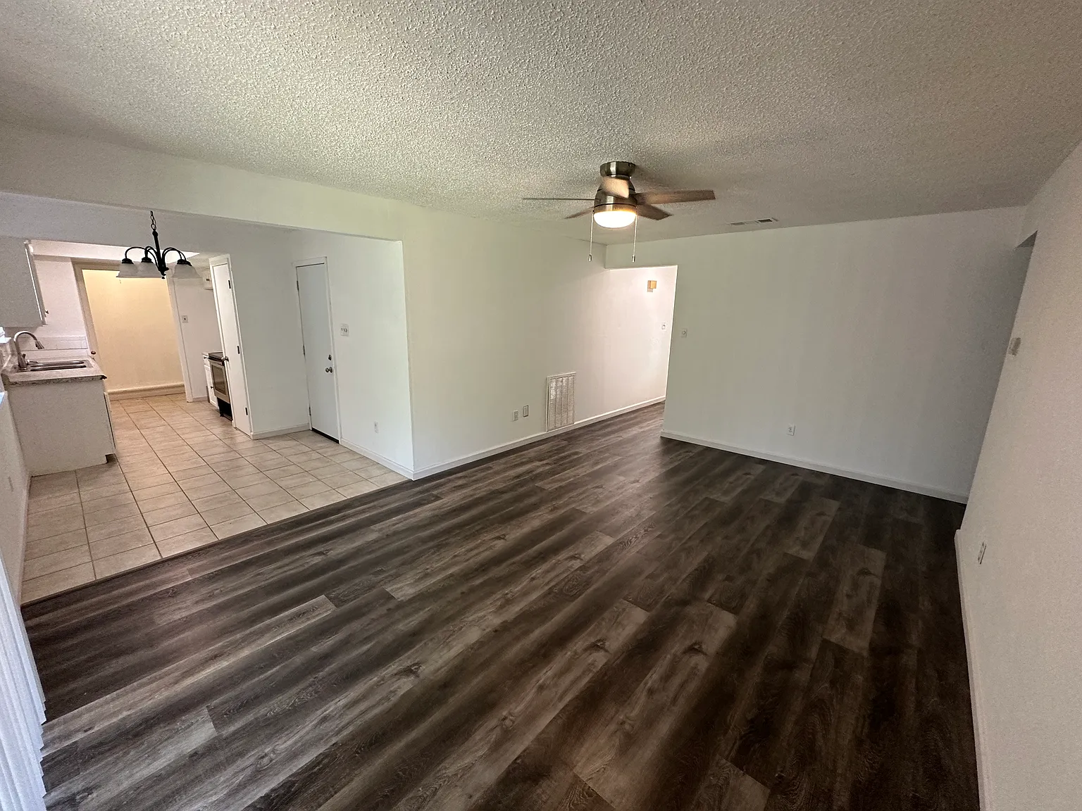 3 bed, 1140 sqft, $1,795 — Photo 3