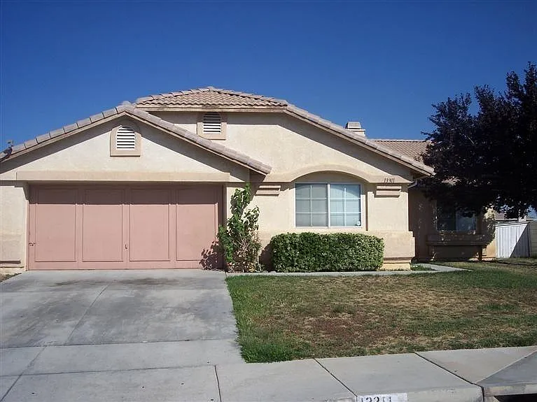 3 bed, 1553 sqft, $2,300 — Photo 1