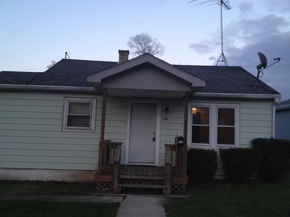 120 Barr Elms Ave photo 1