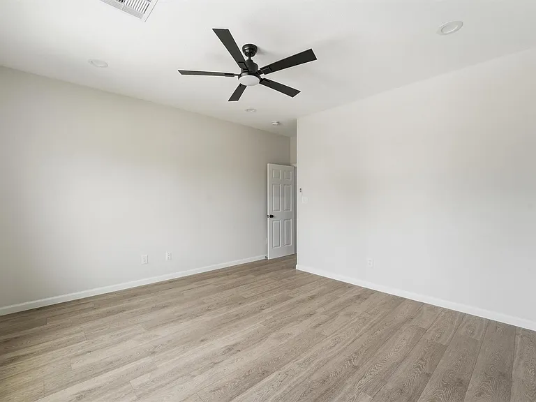 4354 Clover St #B — Photo 20
