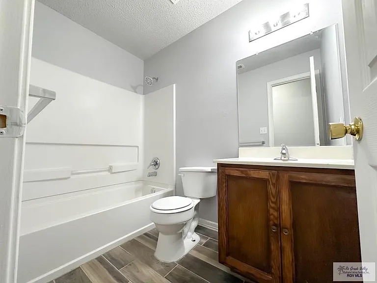 1013 Champlain Dr — Photo 15