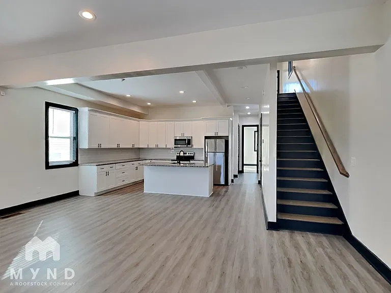 631 Windsor St SW — Photo 3