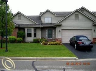 6221 Northridge Hills Dr, Brighton, MI