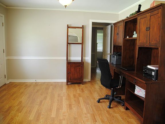 4th image of 73 Clayton Dr