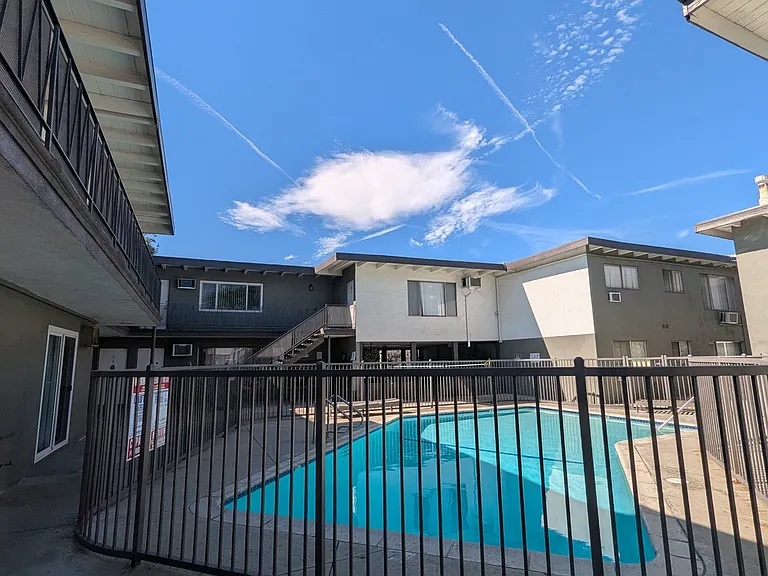 6220 Lemona Ave — Photo 8