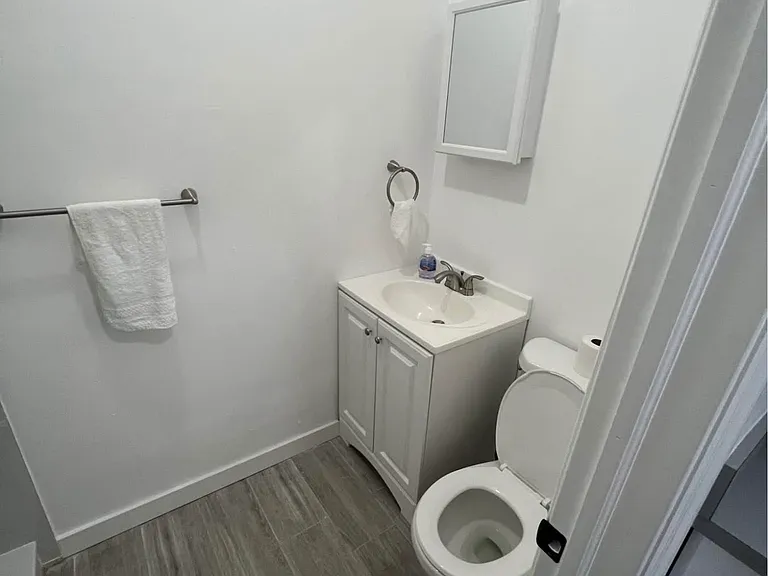 2534 Washington St #1 — Photo 2