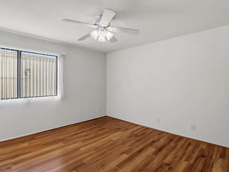 1619 S Bentley Ave — Photo 13