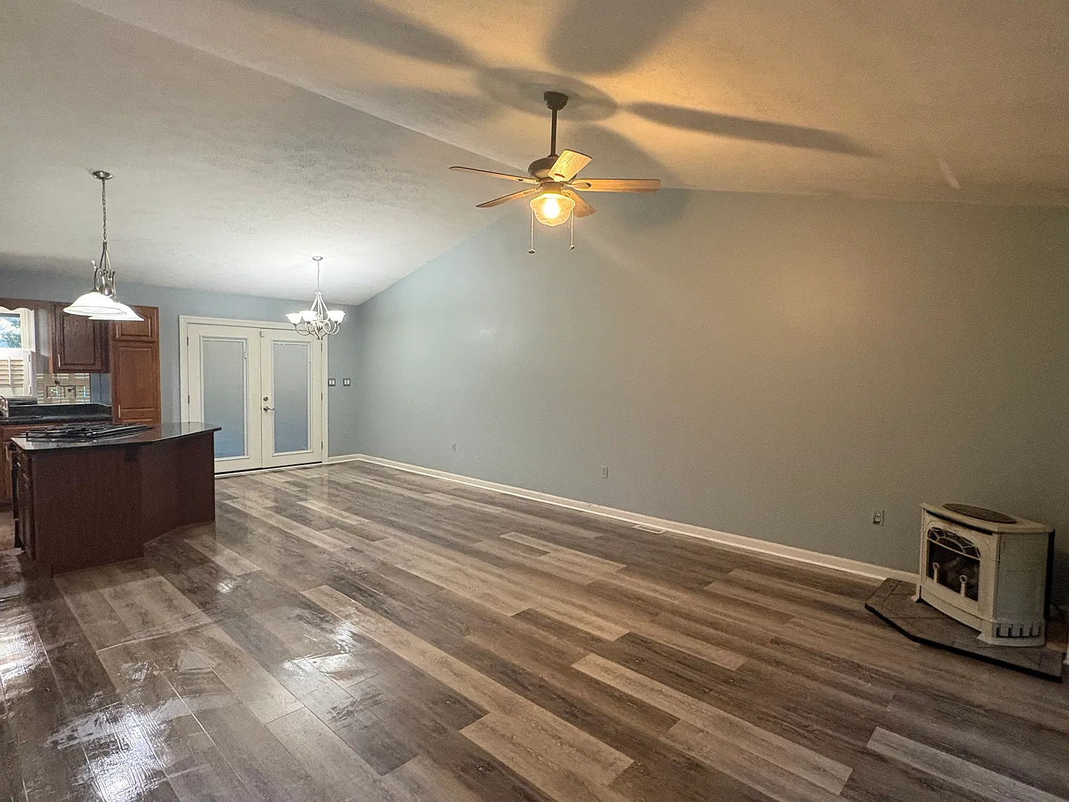 3 bed, 1276 sqft, $2,200 — Photo 2