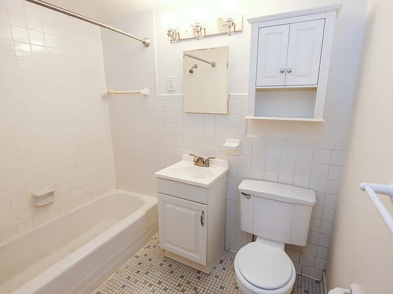 Randolph Apartments — Photo 30