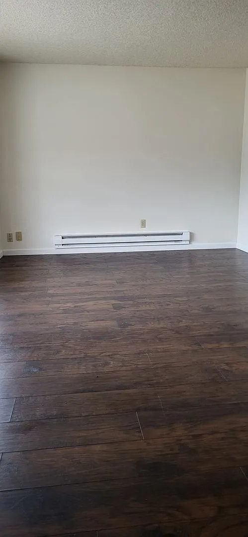 3 bed, 1.5 bath, 1100 sqft, $2,050 — Photo 3