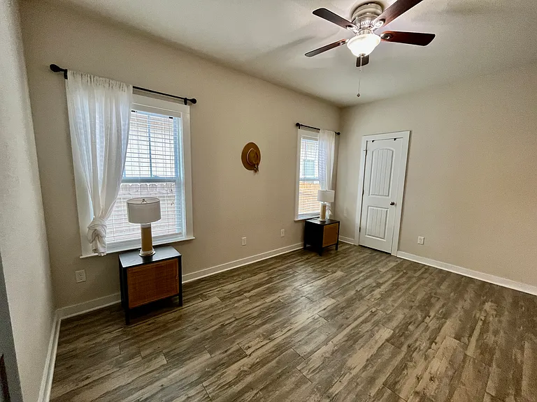 1113 W Government St — Photo 12