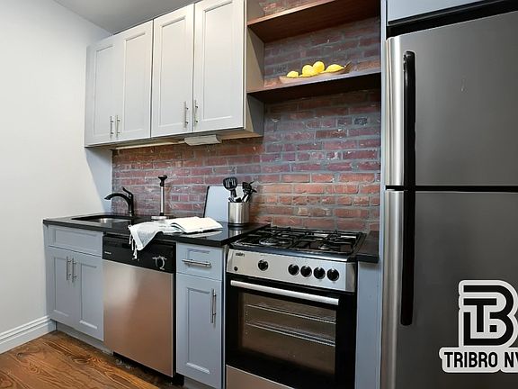 3rd image of 975 Jefferson Ave #3L