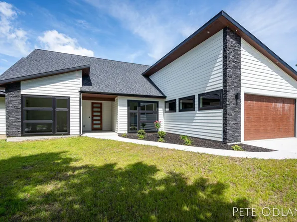 7867 Sunset Shores Dr, Stanwood, MI 49346