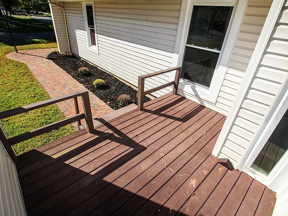 5th image of 80 Laurel Dr SW