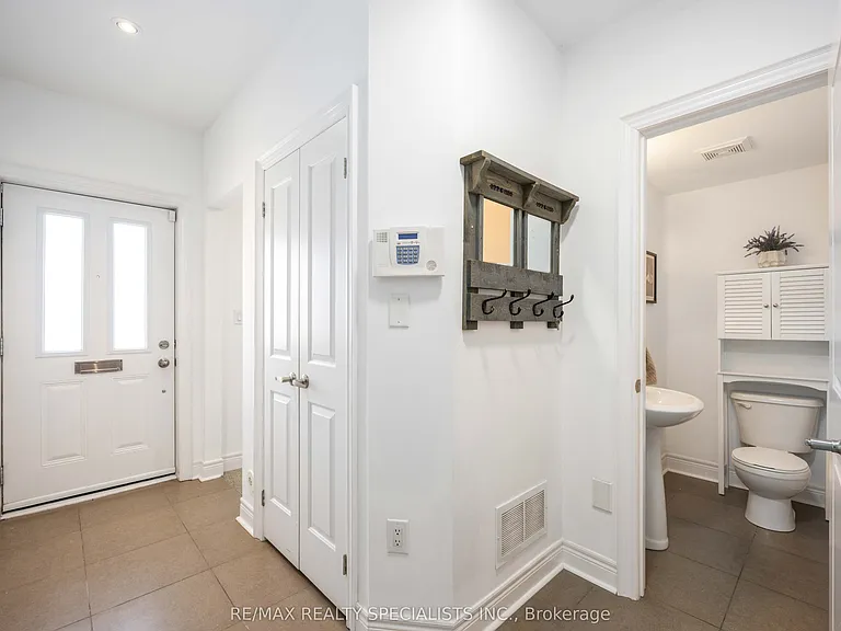 1864 Burnhamthorpe Rd E — Photo 20