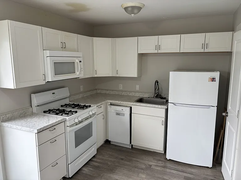 3222 Coach Ln SE — Photo 3