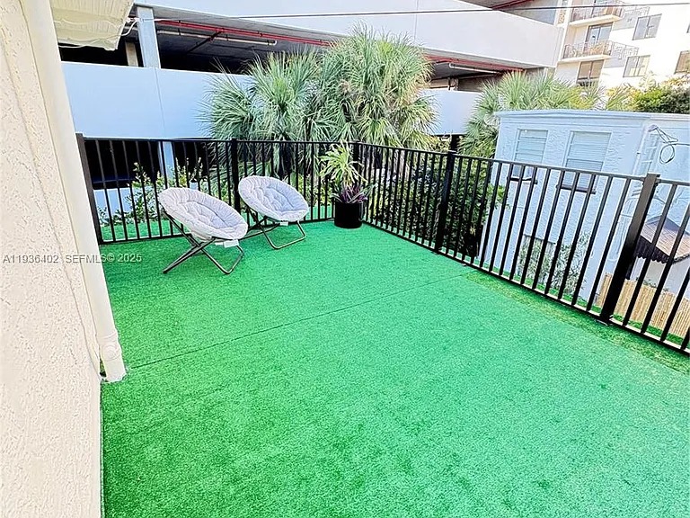 1901 SW 9th St #1 — Photo 11