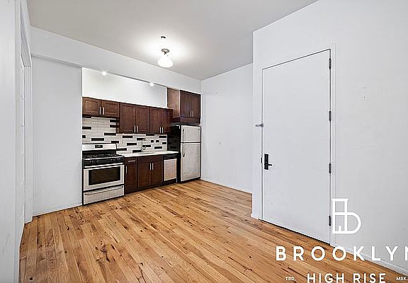 3rd image of 212 Evergreen Ave #2R