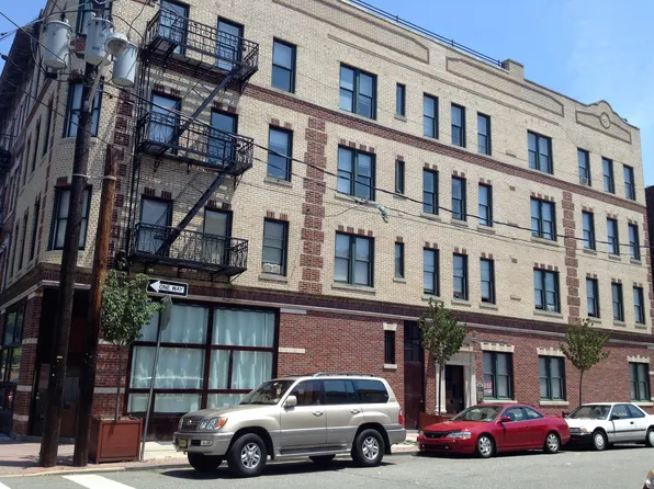 92 Pulaski St, Newark, NJ 07105
