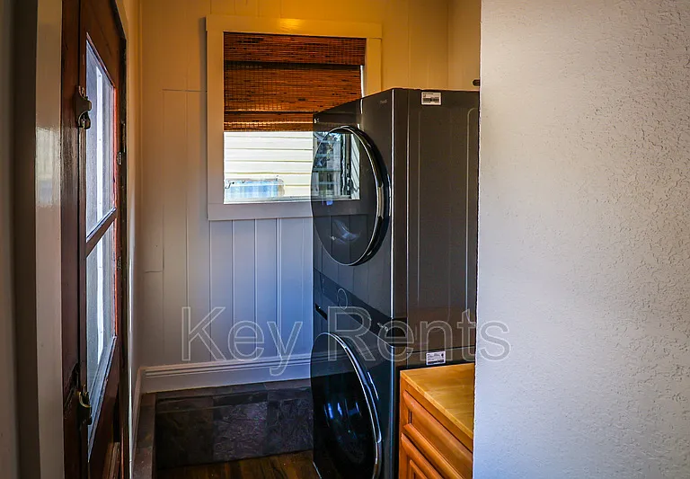 422 N Davis Hwy — Photo 11