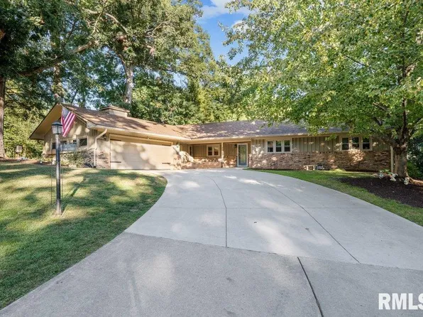 3235 29th Avenue Ct, Rock Island, IL 61201