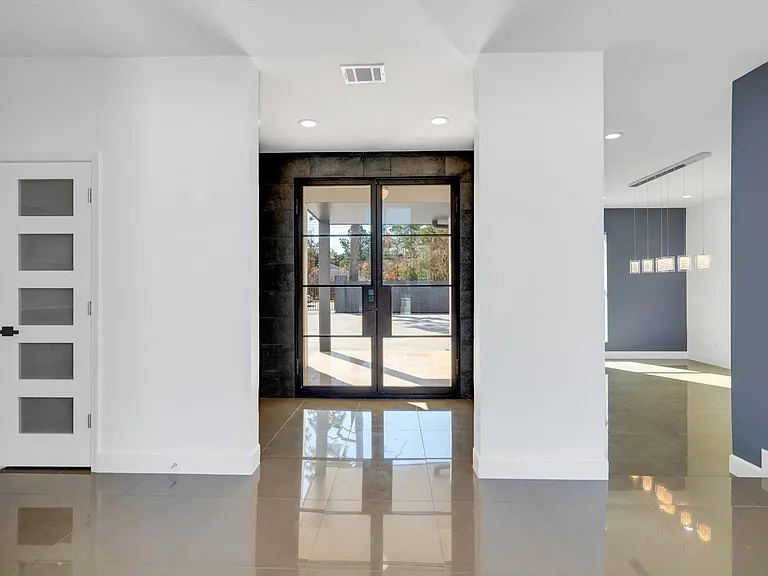 12564 Memorial Dr — Photo 12