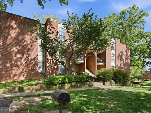 3310 Woodburn Village Dr APT 14, Annandale, VA 22003