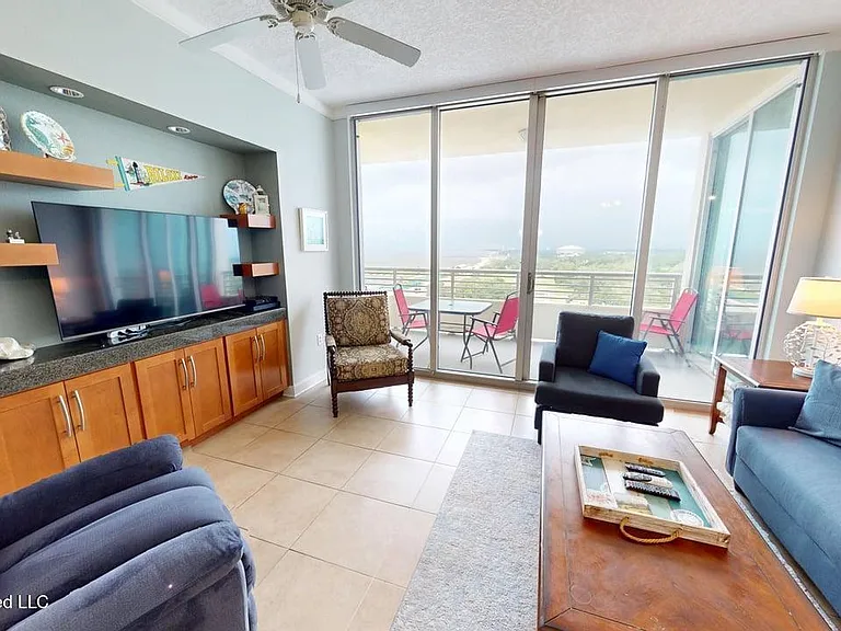 2060 Beach Blvd #901 — Photo 7