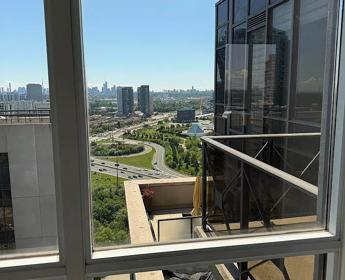 133 Wynford Dr #Penthouse 301 — Photo 9
