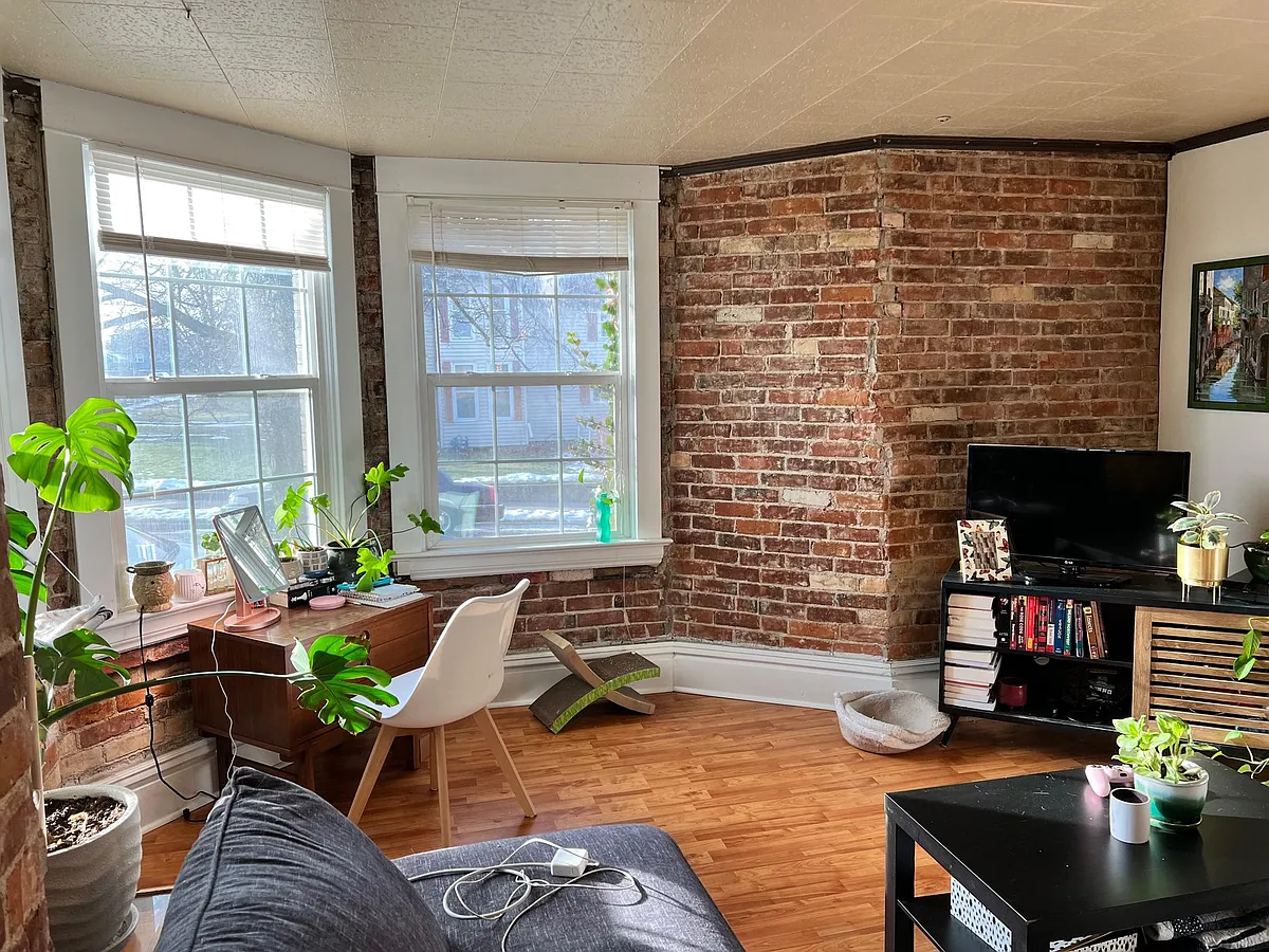 Building Photo - 630 W Augusta Ave #1