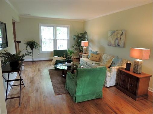 3rd image of 265 Leonia Ave