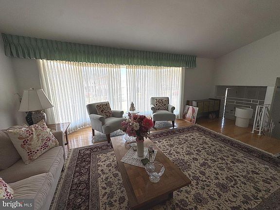 3rd image of 3814 Brookview Rd