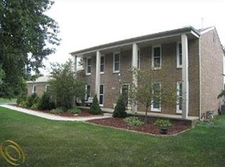 1086 Hackberry Ct, Rochester Hills, MI 48309