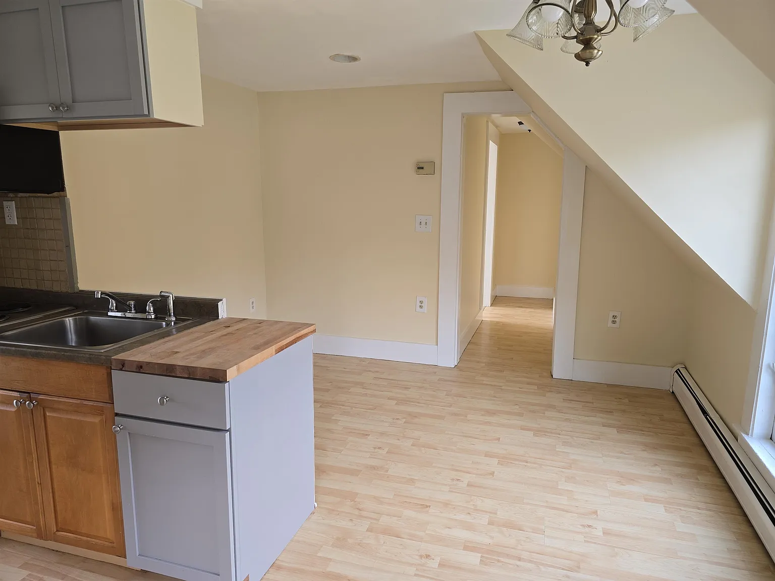 1 bed, 1.0 bath, 6575 sqft, $1,200 — Photo 2