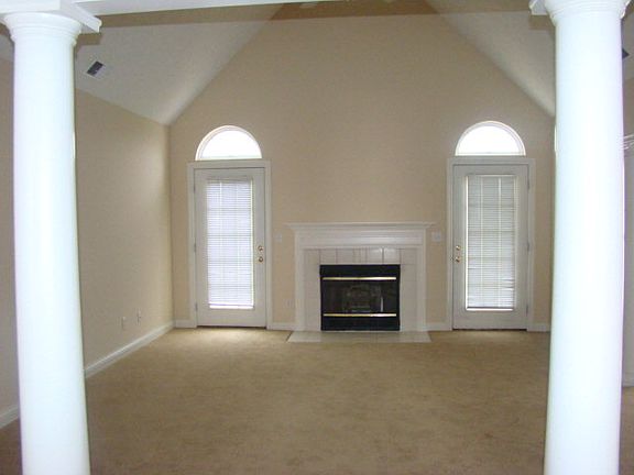2nd image of 832 Oak Fairway Ct