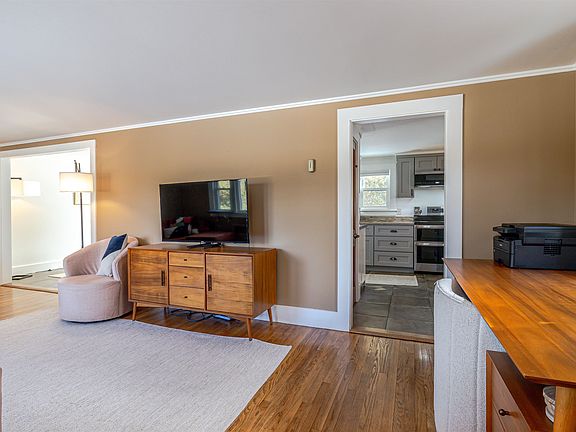 4th image of 22 Indian Ridge Road