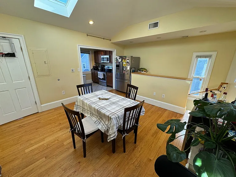 208 Holland St #A — Photo 3