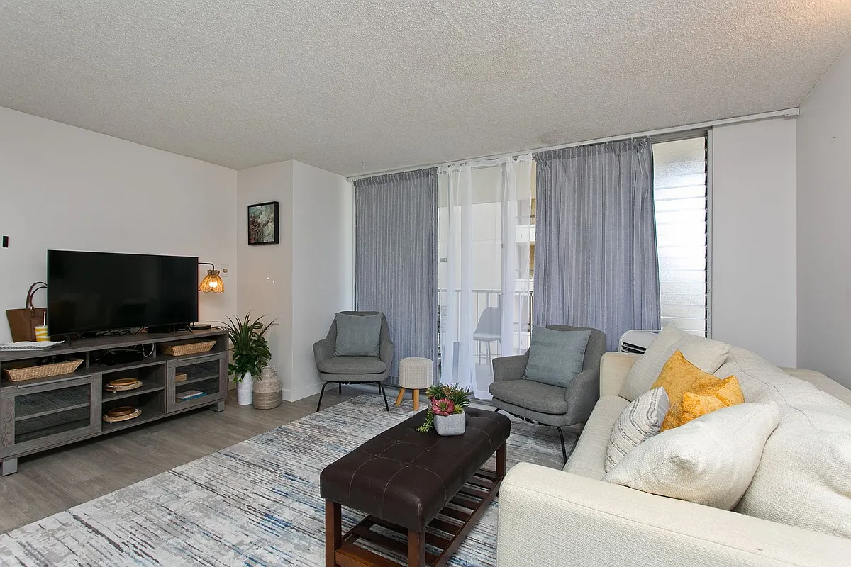 Building Photo - 440 Lewers St #1001