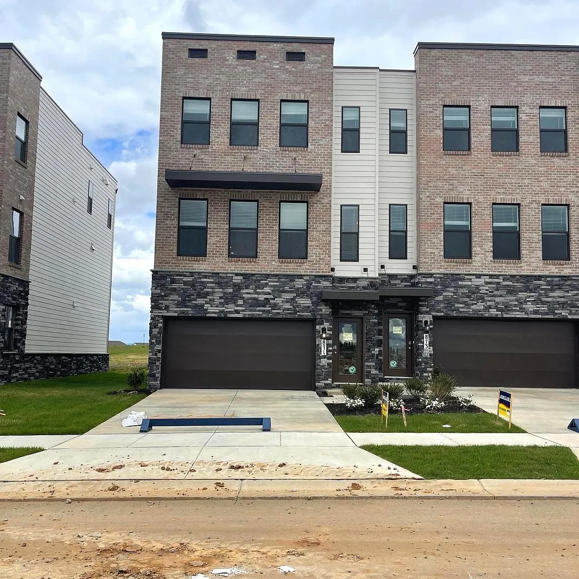 4 bed, 3.5 bath, $3,095 — Photo 1