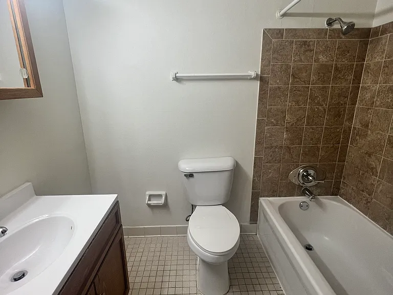 931 Old Marion Rd NE #106 — Photo 6