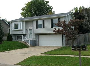 3070 7th St, Marion, IA 52302