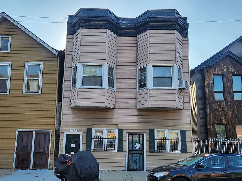 1st image of 1742 N California Ave