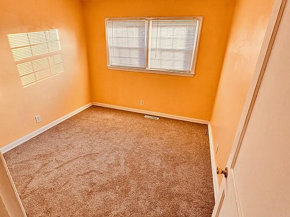 4th image of 561 Haskins Dr
