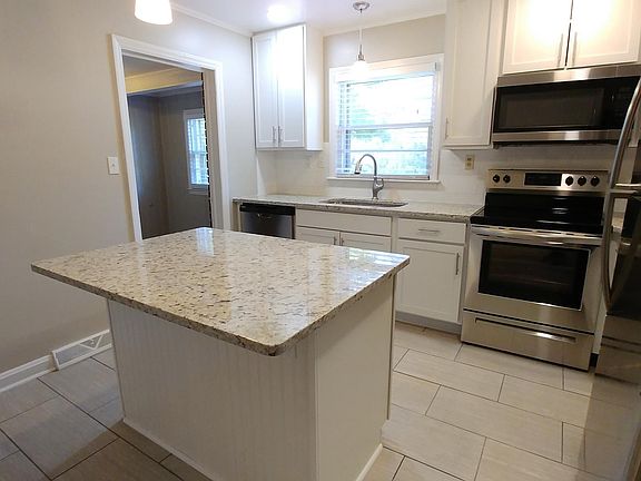 Center island is great for entertaining!