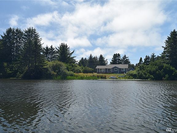 4th image of 145 Canal Dr NE