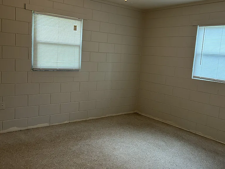 214 Blett St — Photo 9